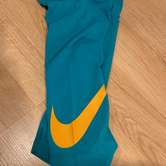 Nike Legging (Capri) - Picture 2 of 3